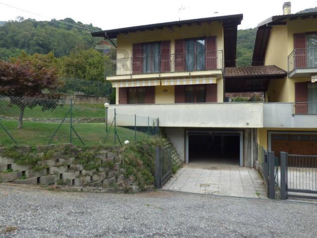 Villa in vendita a Dumenza VA