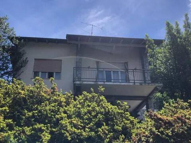 Villa in vendita a Dumenza VA