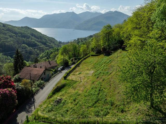Villa in vendita a Dumenza VA