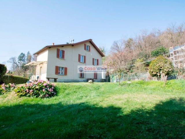Villa in vendita a Dumenza VA