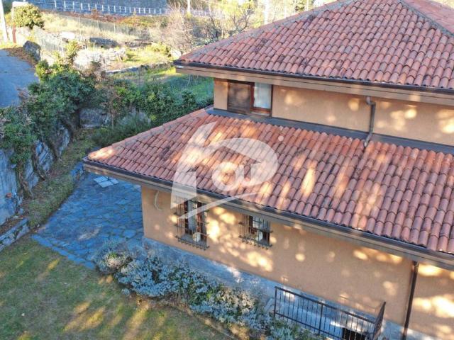 Villa in vendita a Duno VA