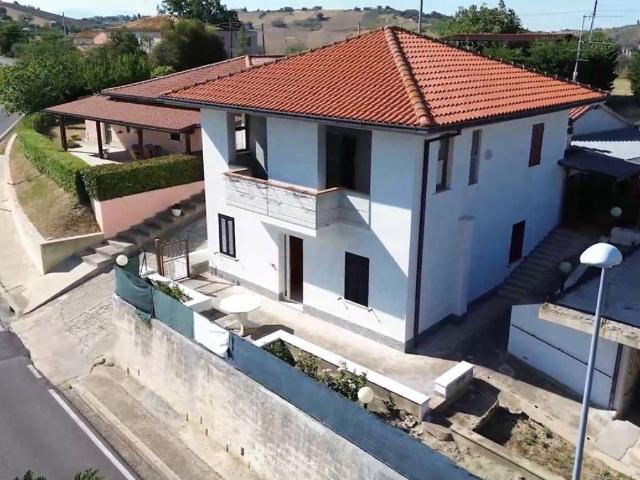Villa in vendita a Elice PE