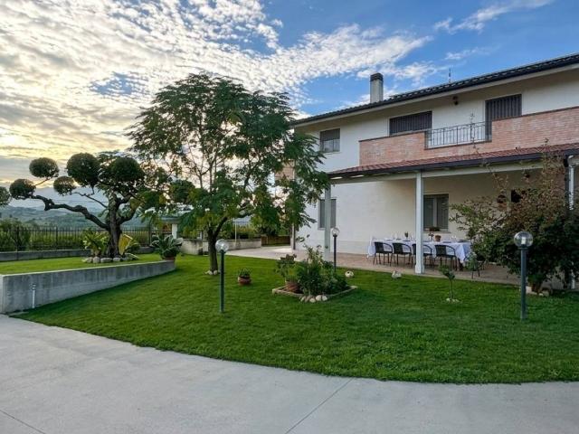 Villa in vendita a Elice PE