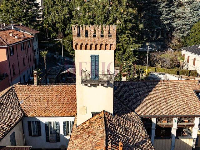 Villa in vendita a Erba CO