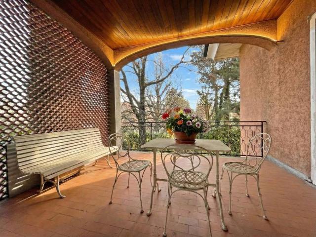 Villa in vendita a Erba CO