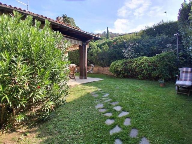 Villa in vendita a Erba CO