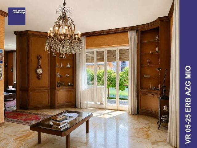Villa in vendita a Erba CO