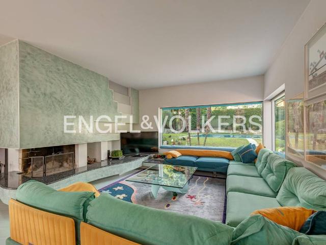 Villa in vendita a Erba CO