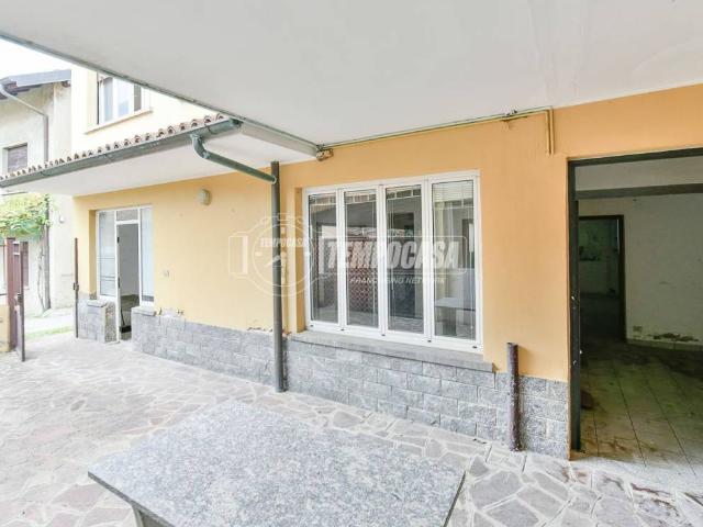 Villa in vendita a Erba CO