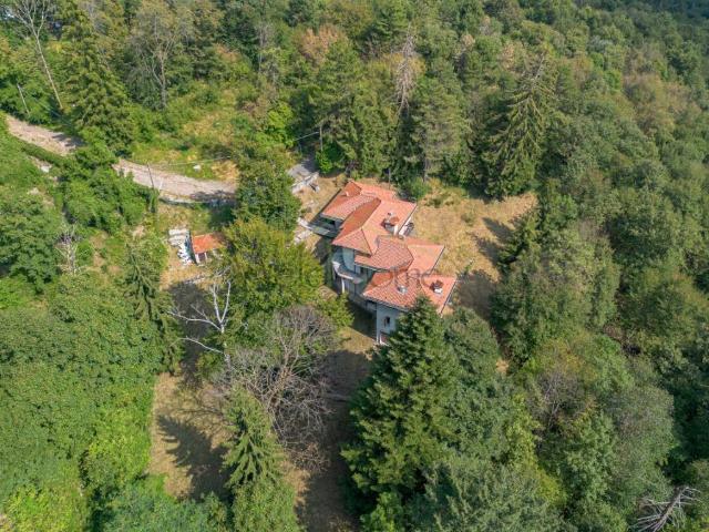 Villa in vendita a Erba CO