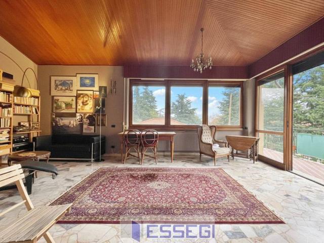 Villa in vendita a Erba CO