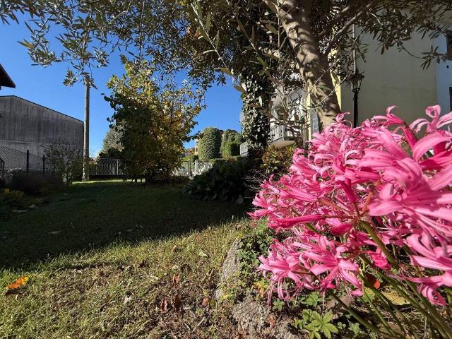 Villa in vendita a Erba CO
