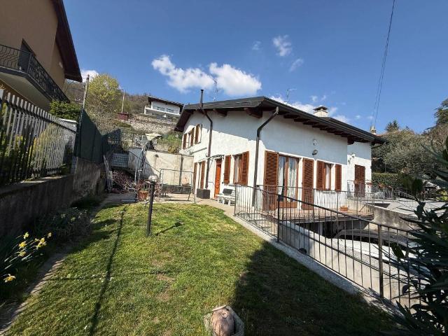 Villa in vendita a Erba CO