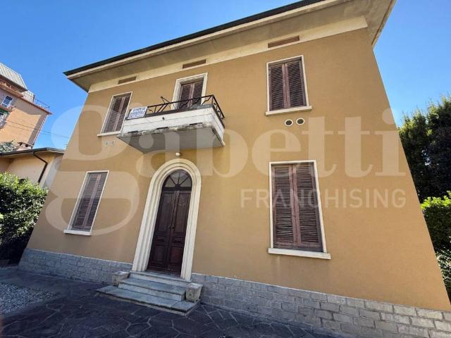 Villa in vendita a Erba CO