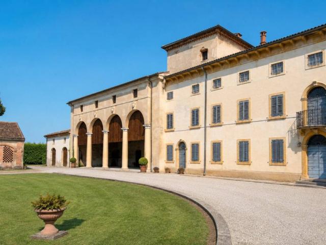 Villa in vendita a Erbè VR