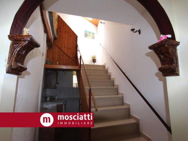 Villa in vendita a Esanatoglia MC