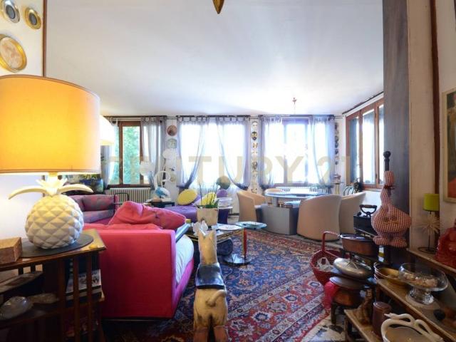 Villa in vendita a Esino Lario LC