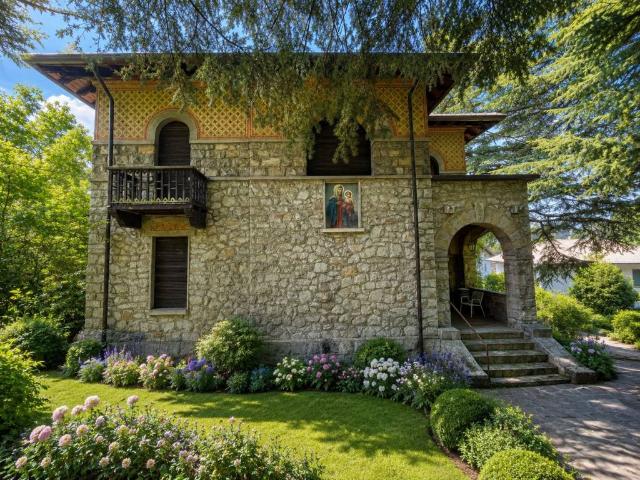 Villa in vendita a Esino Lario LC