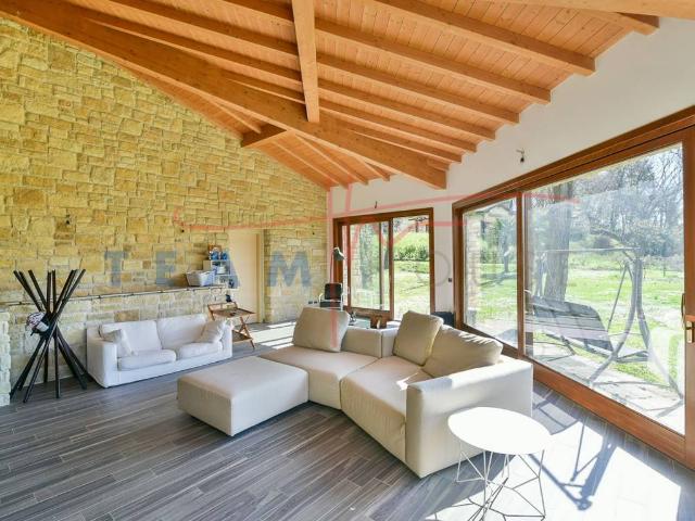 Villa in vendita a Eupilio CO