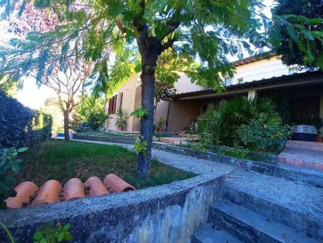 Villa in vendita a Foligno