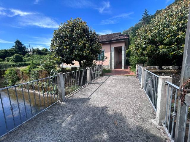 Villa in vendita a Follo SP
