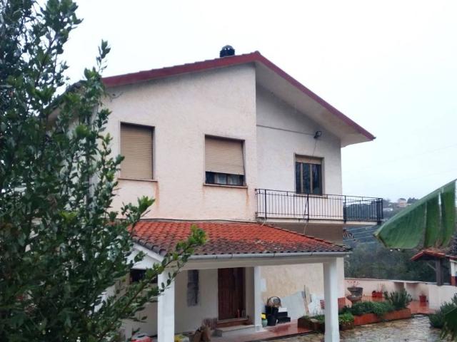 Villa in vendita a Follo SP
