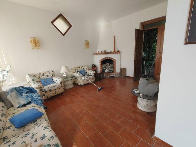 Villa in vendita a Follo SP