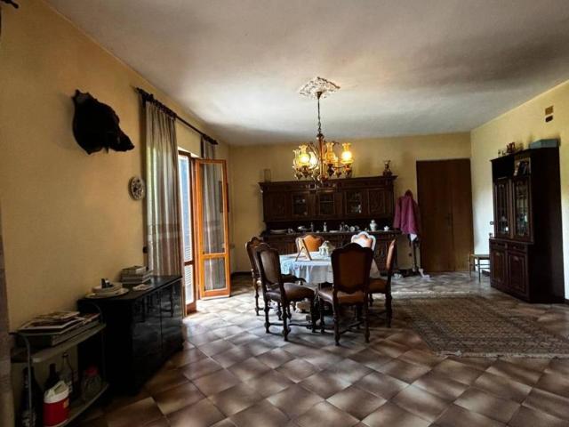 Villa in vendita a Follo SP