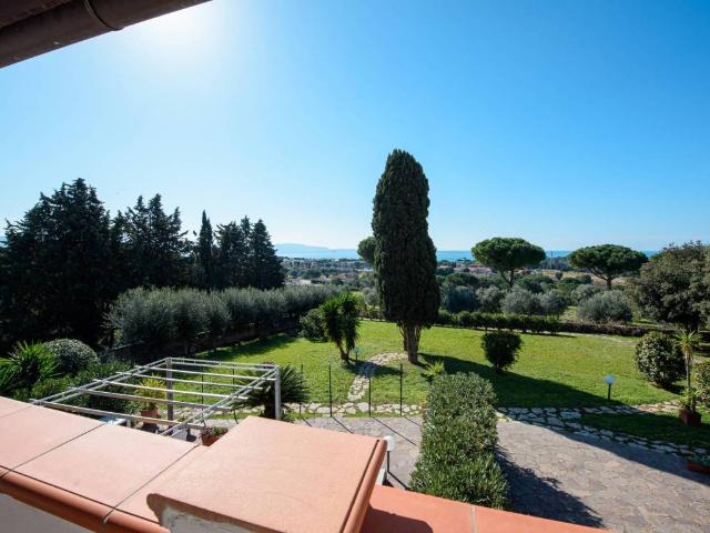 Villa in vendita a Follonica GR