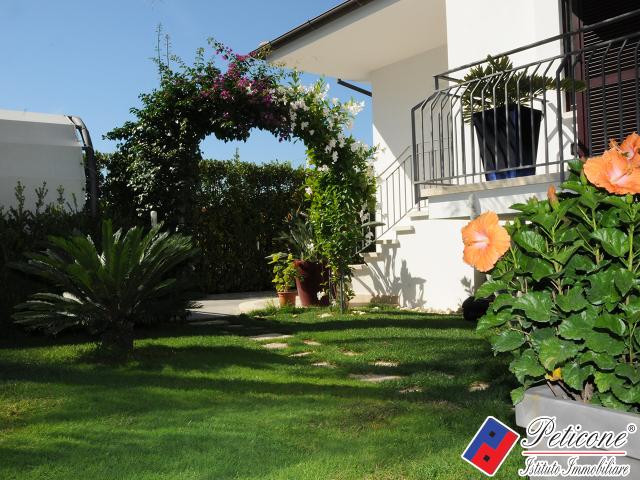 Villa in vendita a Fondi, Querce