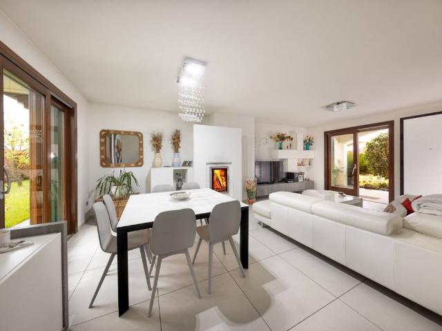 Villa in vendita a Fontanafredda PN