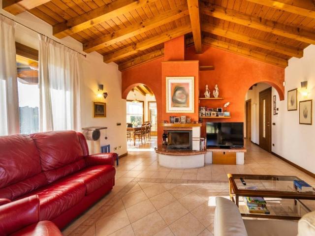 Villa in vendita a Fontanafredda PN