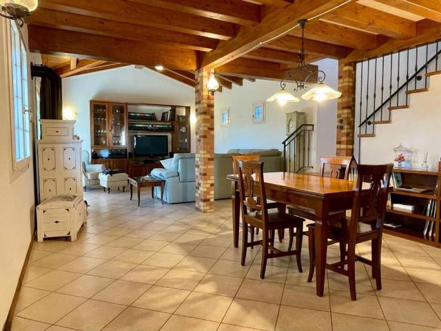 Villa in vendita a Fontanafredda PN