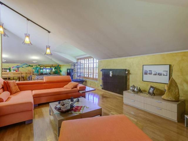 Villa in vendita a Fontaneto d'Agogna NO
