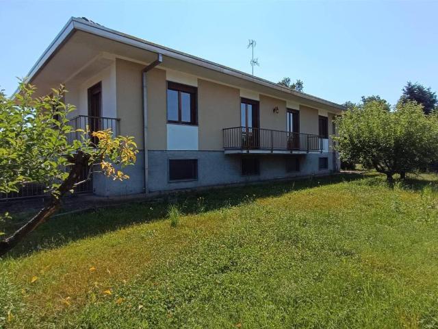 Villa in vendita a Fontaneto d'Agogna NO