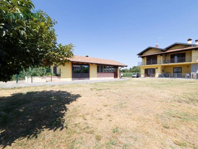 Villa in vendita a Fontaneto d'Agogna NO