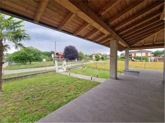 Villa in vendita a Fontaneto d'Agogna NO