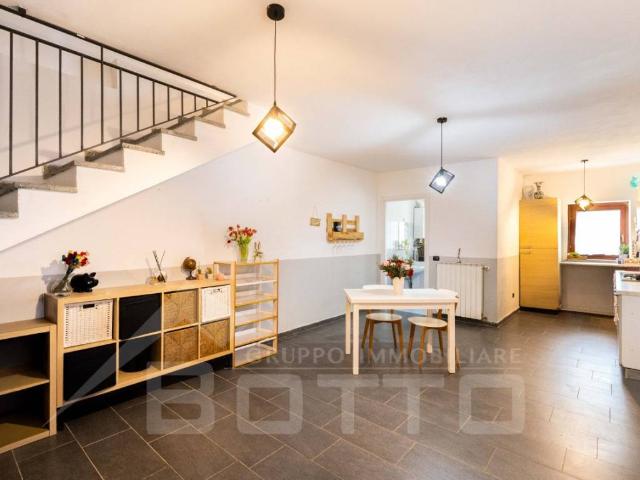 Villa in vendita a Fontaneto d'Agogna NO