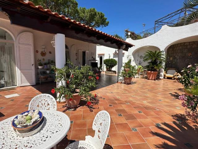 Villa in vendita a Forio NA