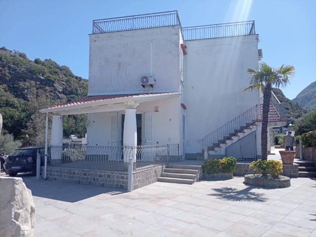 Villa in vendita a Forio NA