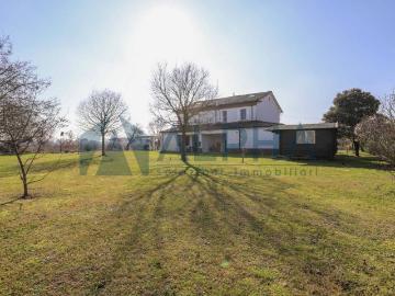 Villa Indipendente in vendita a Forlì