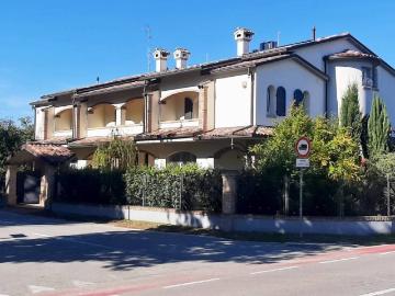 Villa Indipendente in vendita a Forlì