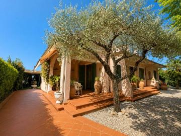 Villa in vendita a Forte dei Marmi LU