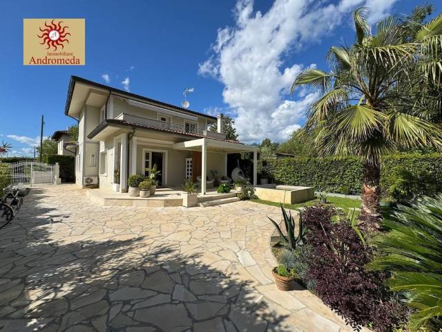 Villa in vendita a Forte dei Marmi LU