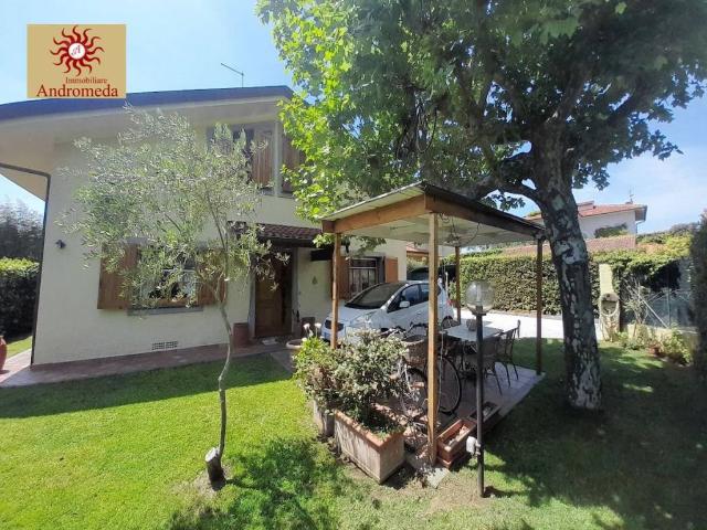 Villa in vendita a Forte dei Marmi LU