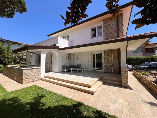 Villa in vendita a Forte dei Marmi LU