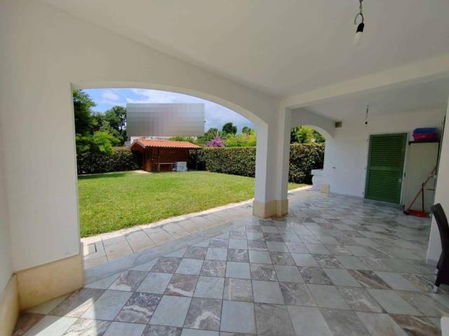 Villa in vendita a Forte dei Marmi LU