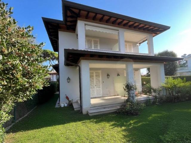 Villa in vendita a Forte dei Marmi LU