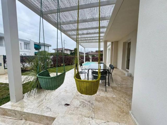 Villa in vendita a Forte dei Marmi LU