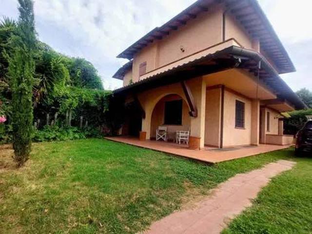 Villa in vendita a Forte dei Marmi LU